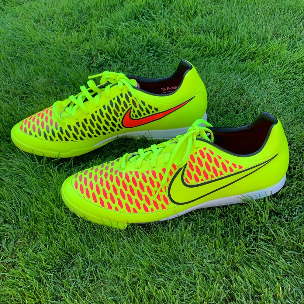 NEW Nike Magista sneakers size 10